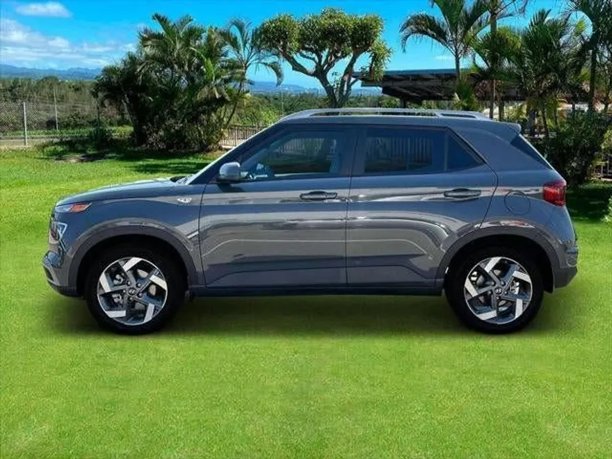 2025 Hyundai Venue SEL photo 1