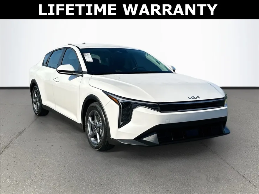 2025 Kia K4 LXS photo 1