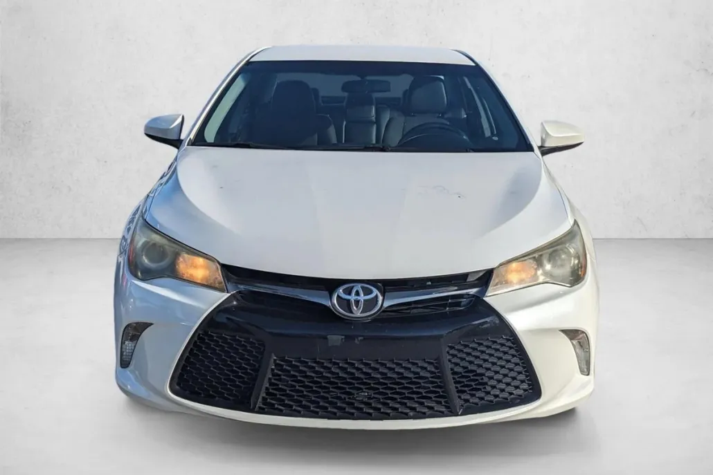2016 Toyota Camry XLE photo 1