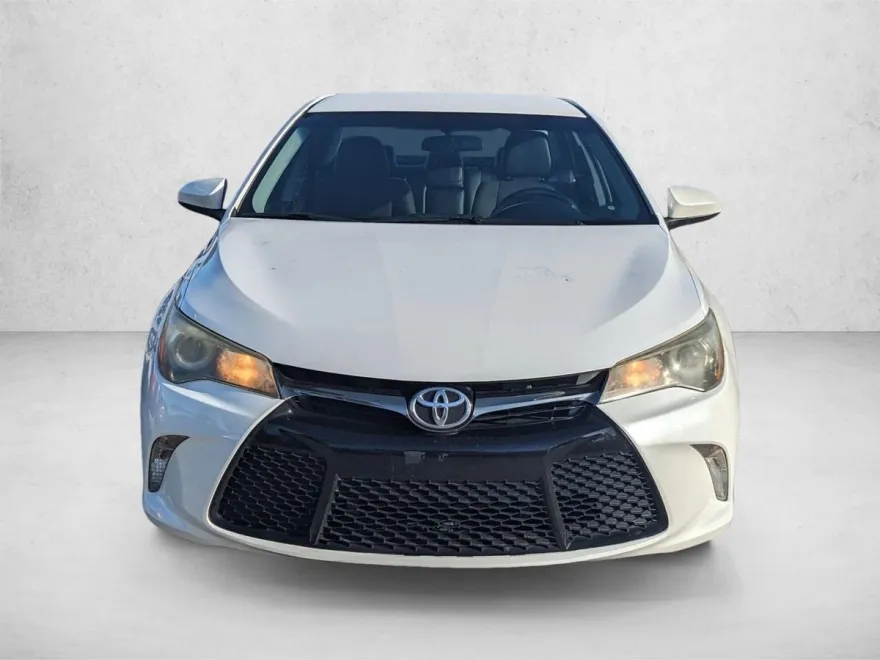 2016 Toyota Camry XLE photo 1