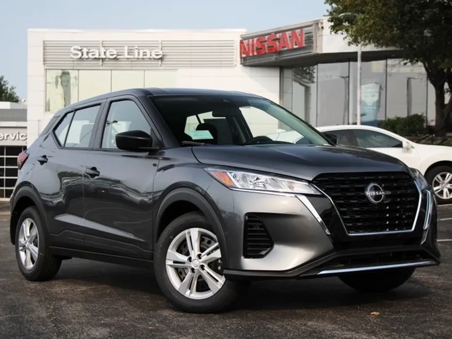 2025 Nissan Kicks Play S photo 1