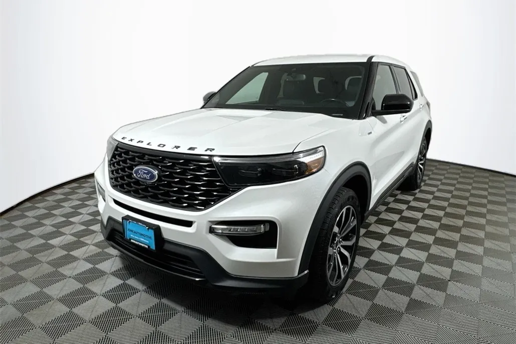 2022 Ford Explorer ST-Line photo 1