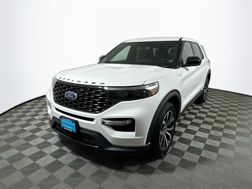 2022 Ford Explorer ST-Line photo 1