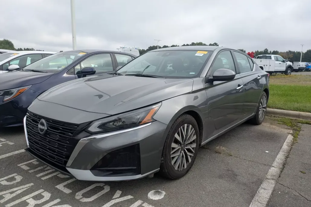 2023 Nissan Altima 2.5 SV photo 1