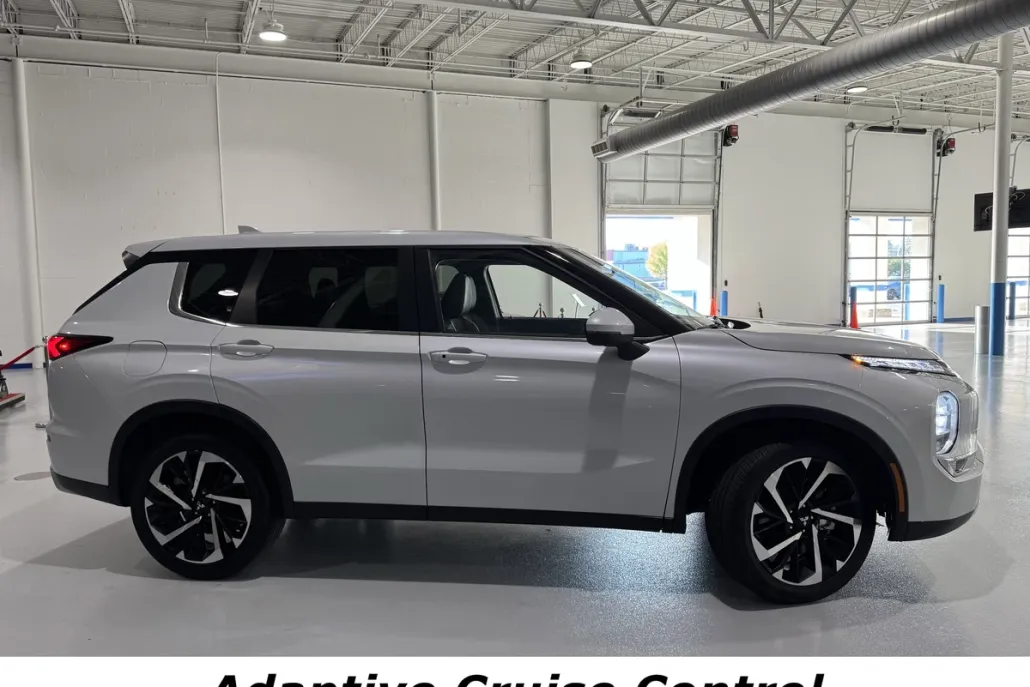 2024 Mitsubishi Outlander SE photo 1