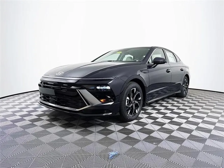 2025 Hyundai Sonata SEL photo 1