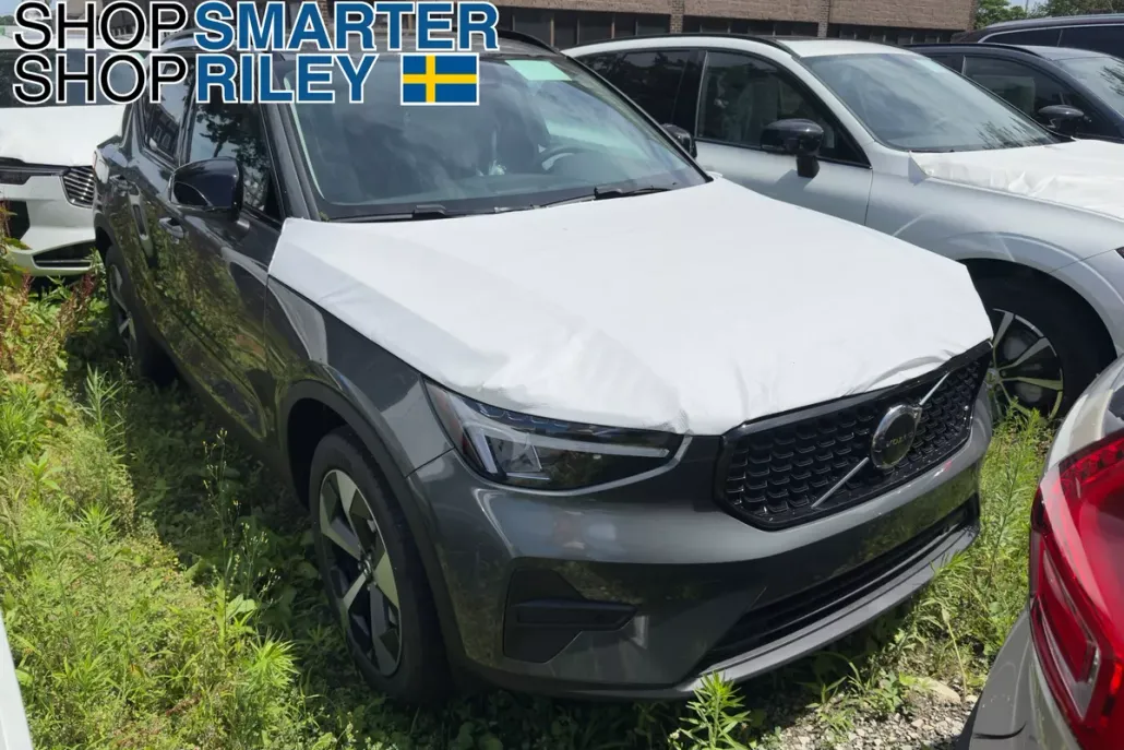 2026 Volvo XC40 Core photo 1