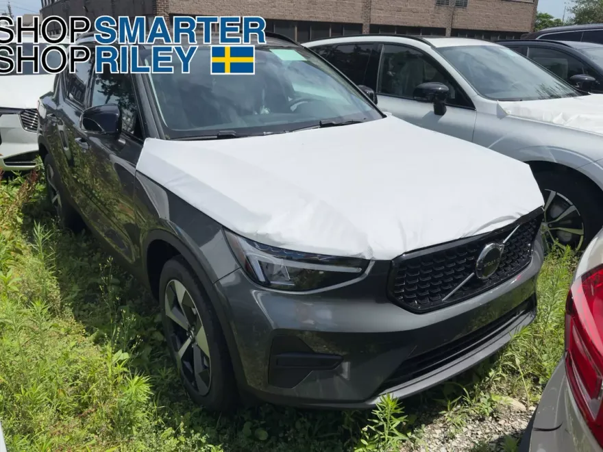 2026 Volvo XC40 Core photo 1