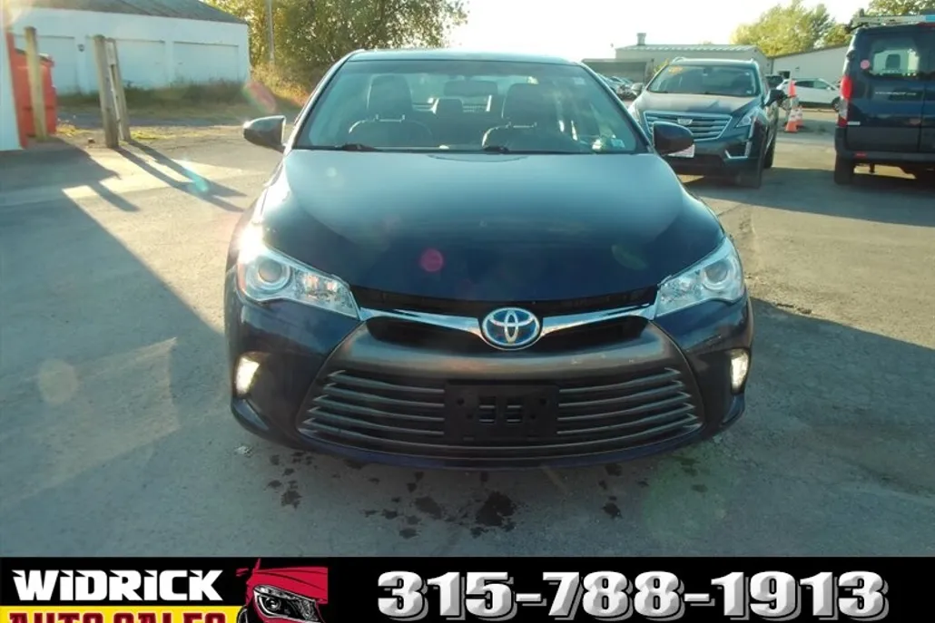 2017 Toyota Camry SE XLE Hybrid photo 1
