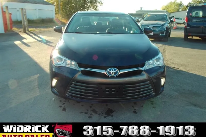 2017 Toyota Camry SE XLE Hybrid photo 1