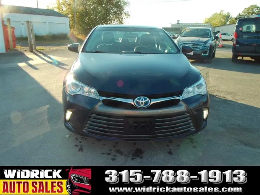 2017 Toyota Camry SE XLE Hybrid photo 1