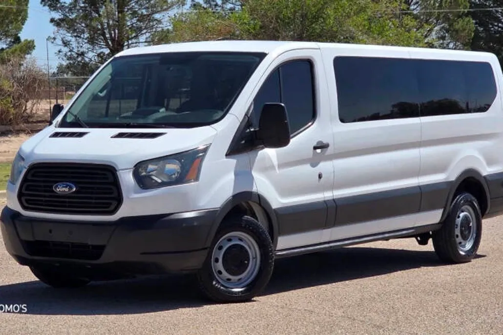 2017 Ford Transit XLT photo 1