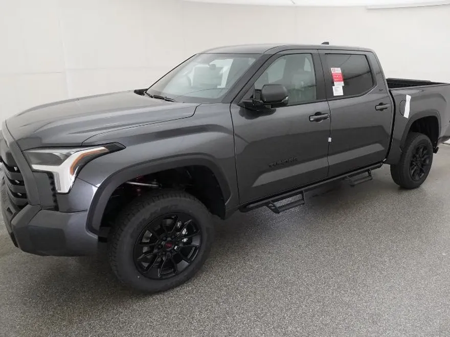 2025 Toyota Tundra SR5 CrewMax photo 1