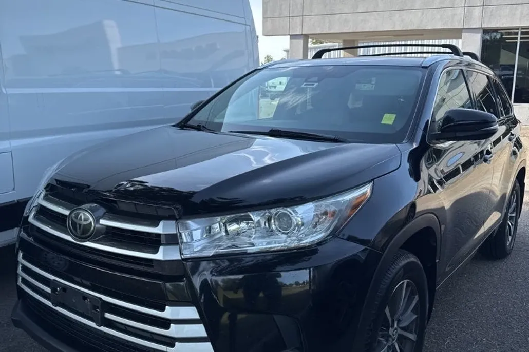 2017 Toyota Highlander XLE photo 1