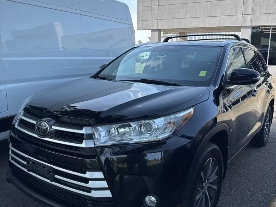 2017 Toyota Highlander XLE photo 1
