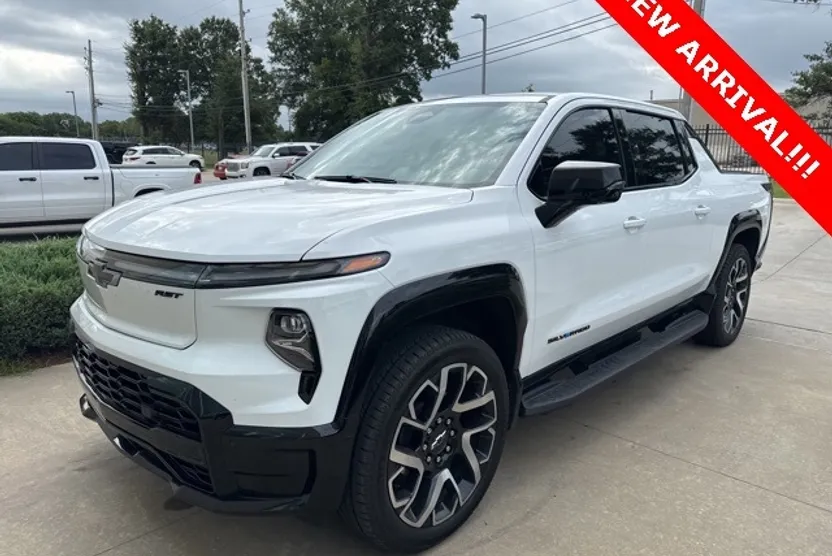 2024 Chevrolet Silverado EV RST photo 1