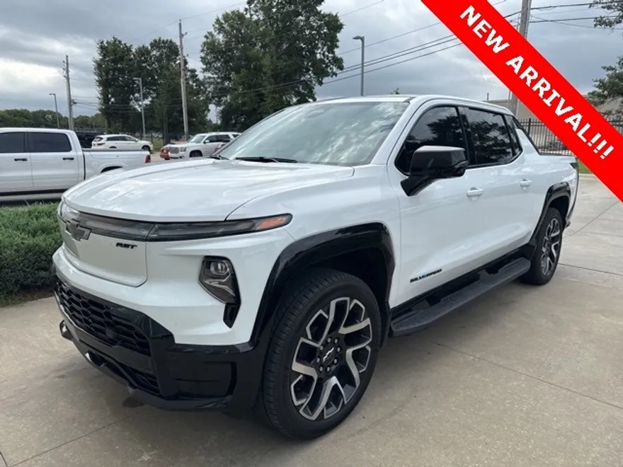 2024 Chevrolet Silverado EV RST photo 1