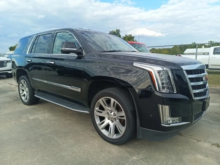 2017 Cadillac Escalade Luxury photo 1