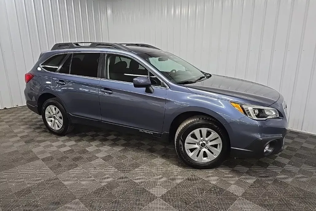 2015 Subaru Outback 2.5i Premium photo 1