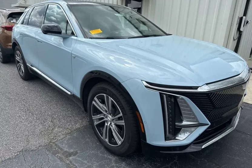 2024 Cadillac Lyriq Luxury photo 1