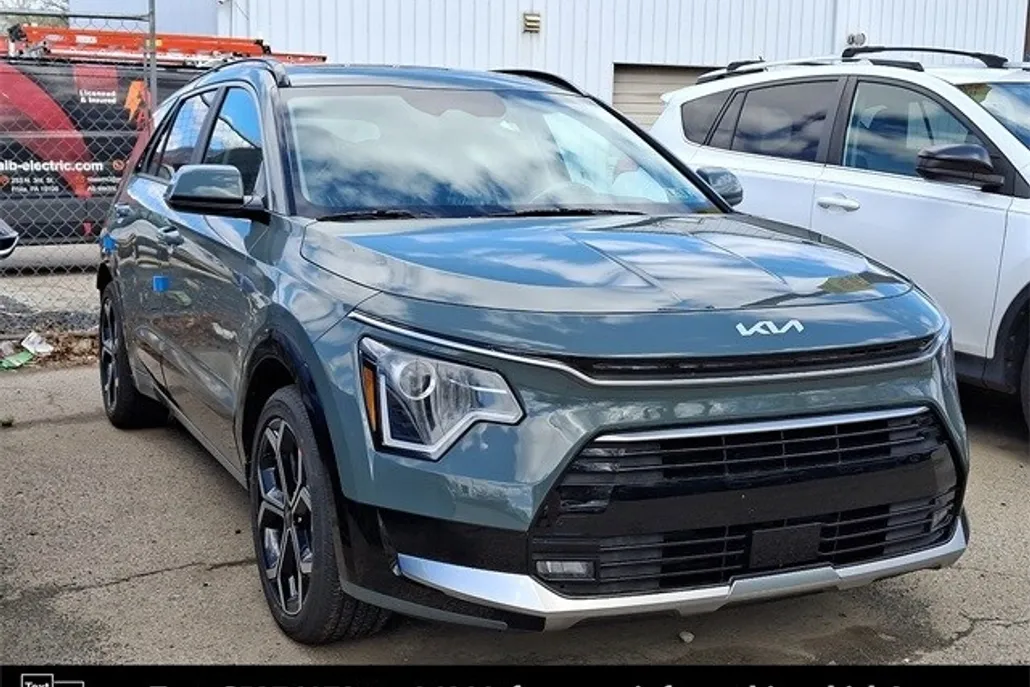 2025 Kia Niro EX Touring photo 1