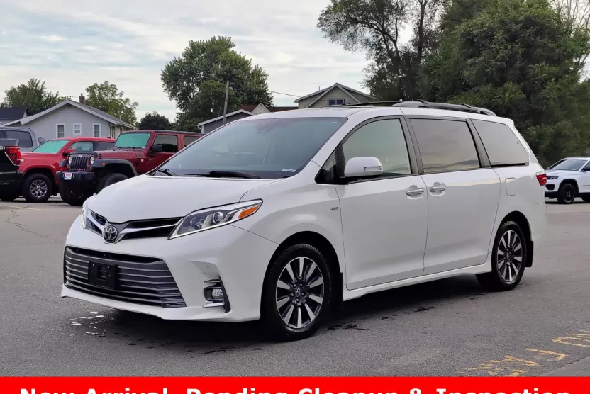 2019 Toyota Sienna Limited photo 1