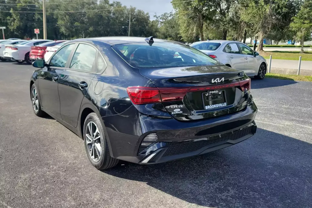 2024 Kia Forte LXS photo 1