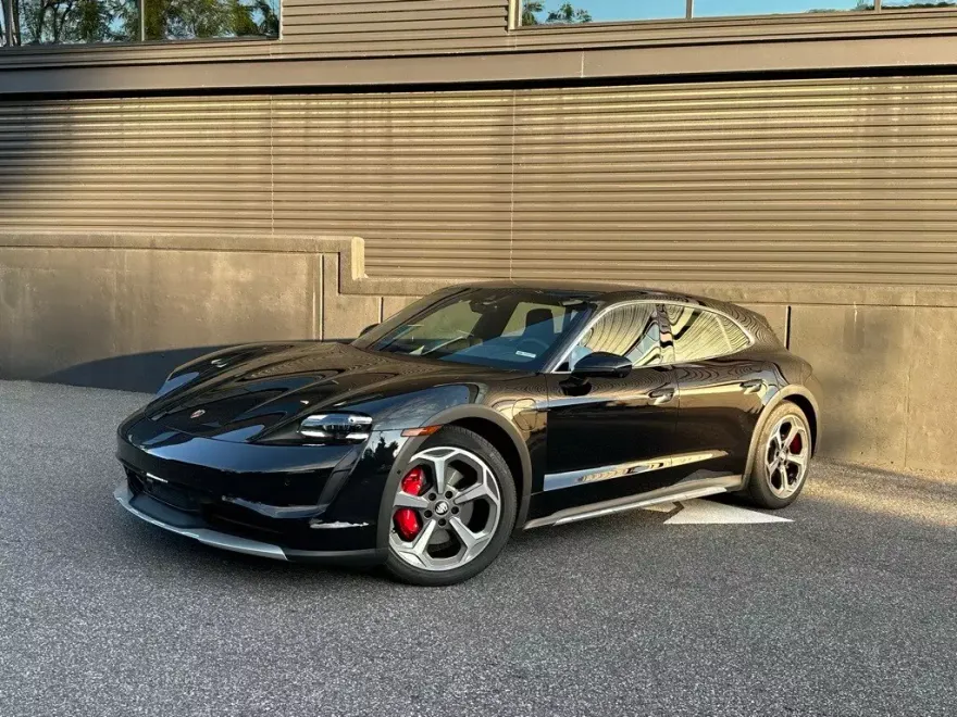 2023 Porsche Taycan Cross Turismo 4S photo 1