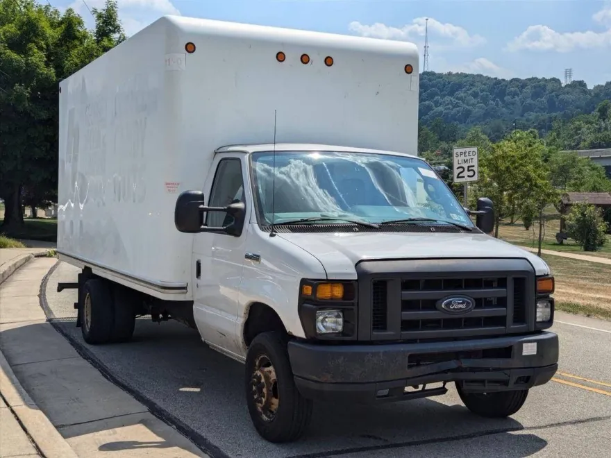 2016 Ford E-450 photo 1