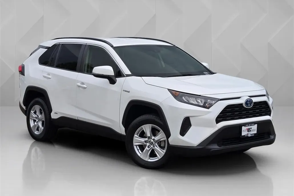 2021 Toyota RAV4 Hybrid LE photo 1