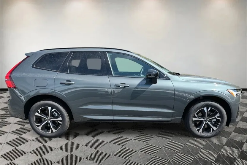 2026 Volvo XC60 B5 Core photo 1