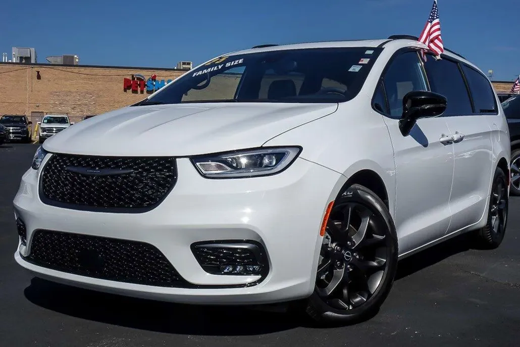 2025 Chrysler Pacifica Limited photo 1
