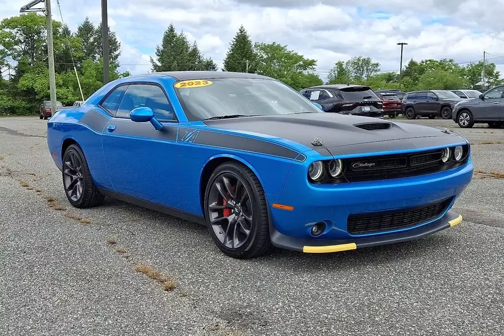 2023 Dodge Challenger R/T photo 1