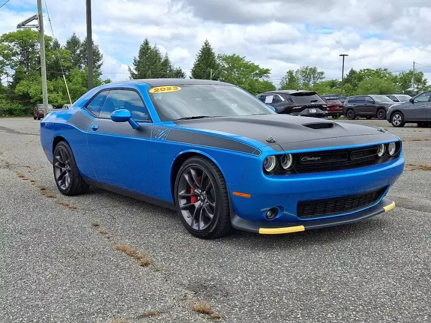 2023 Dodge Challenger R/T photo 1