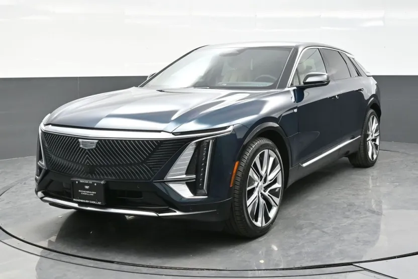 2025 Cadillac Lyriq Luxury photo 1
