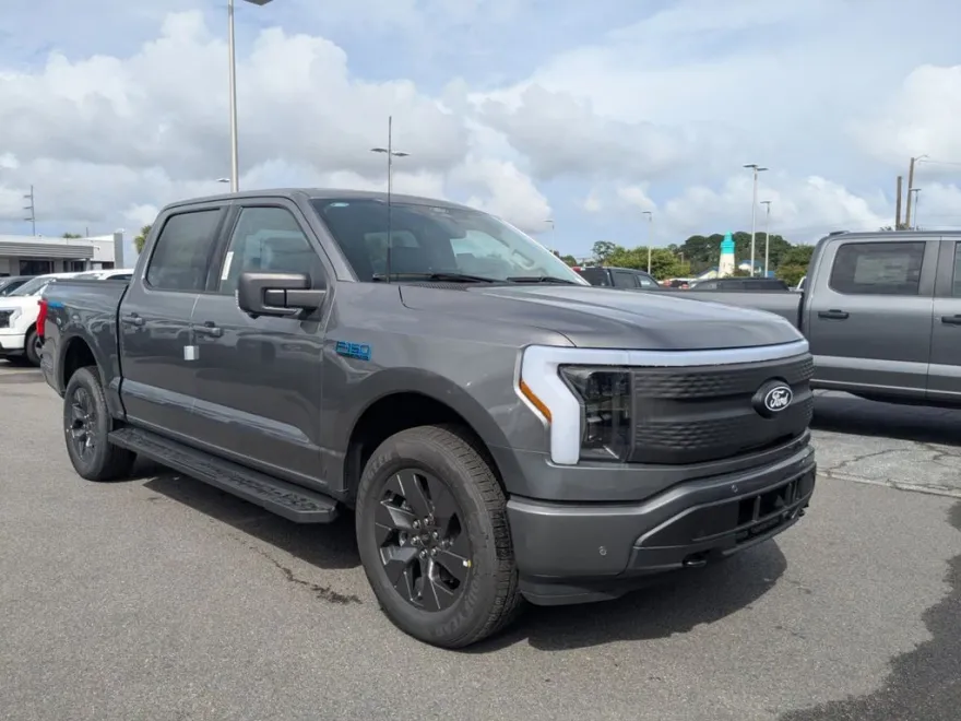 2025 Ford F-150 Lightning photo 1