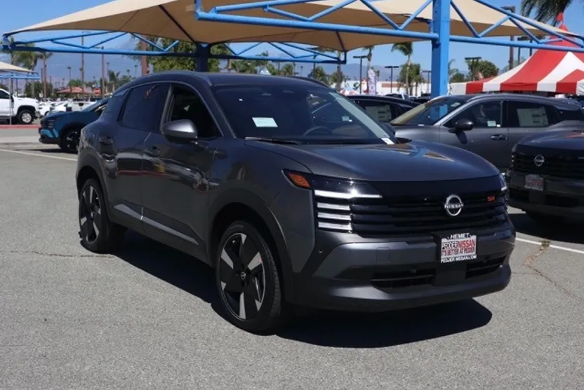 2025 Nissan Kicks SR photo 1