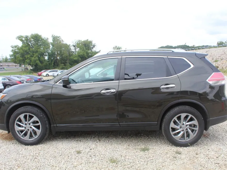 2015 Nissan Rogue SL photo 1