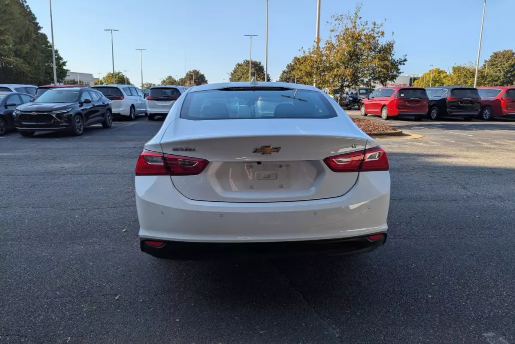 2024 Chevrolet Malibu 1LT photo 1