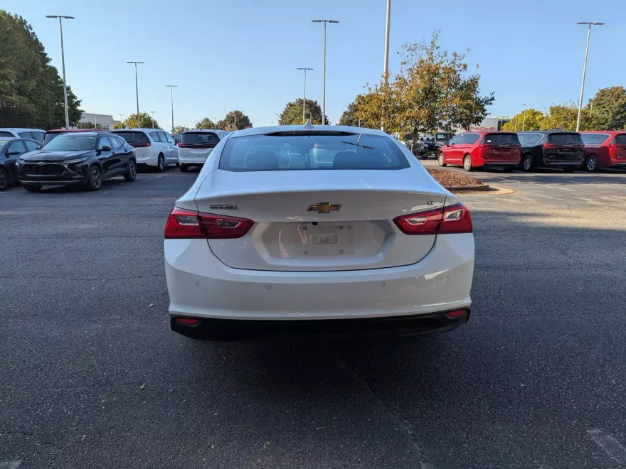 2024 Chevrolet Malibu 1LT photo 1