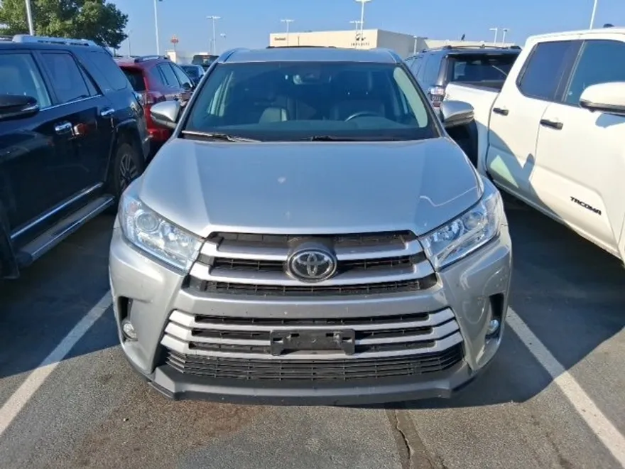 2019 Toyota Highlander XLE photo 1