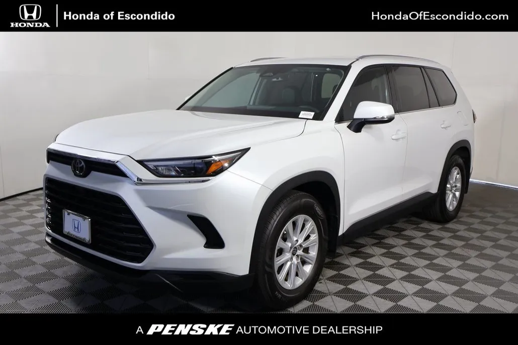2024 Toyota Grand Highlander XLE photo 1