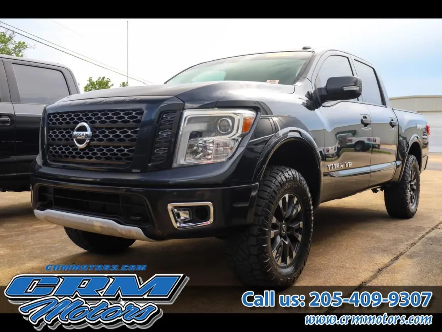 2019 Nissan Titan Crew Cab PRO-4X photo 1