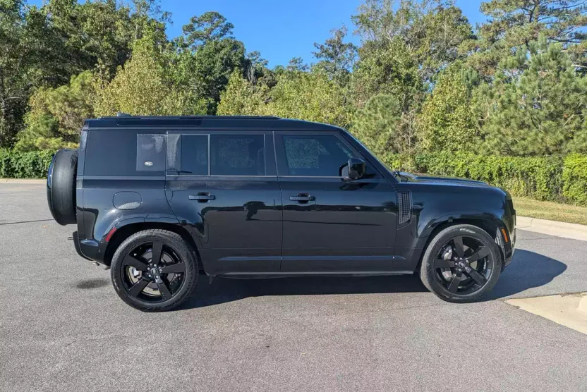 2023 Land Rover Defender X-Dynamic SE photo 1