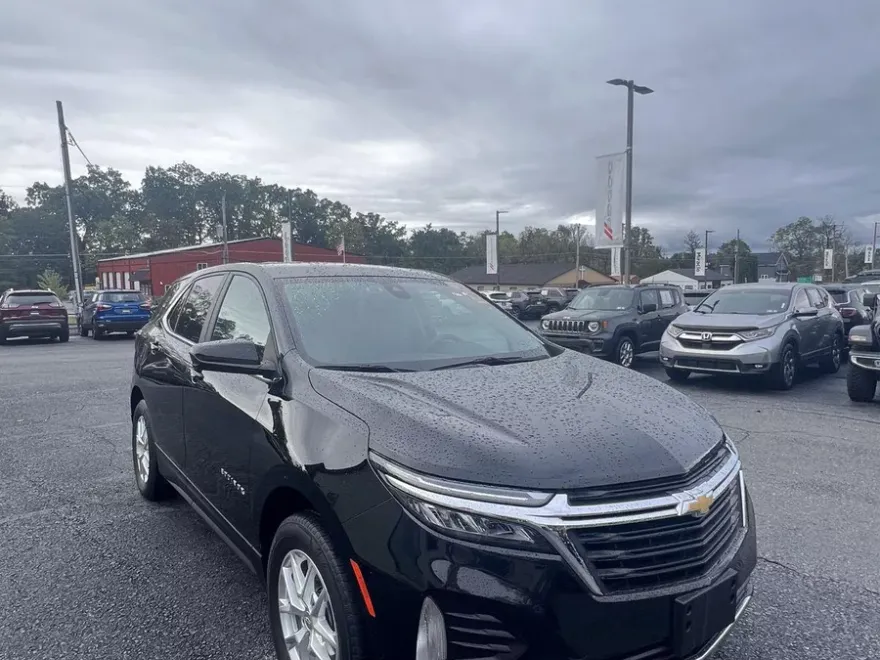 2022 Chevrolet Equinox LT photo 1