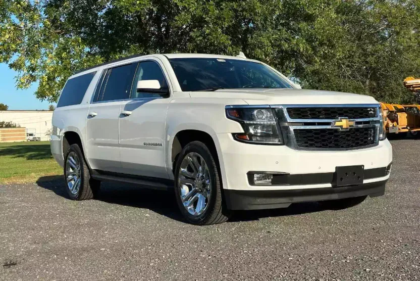 2020 Chevrolet Suburban LT photo 1