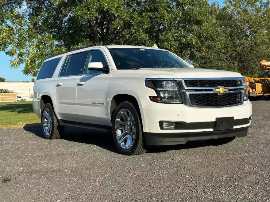 2020 Chevrolet Suburban LT photo 1