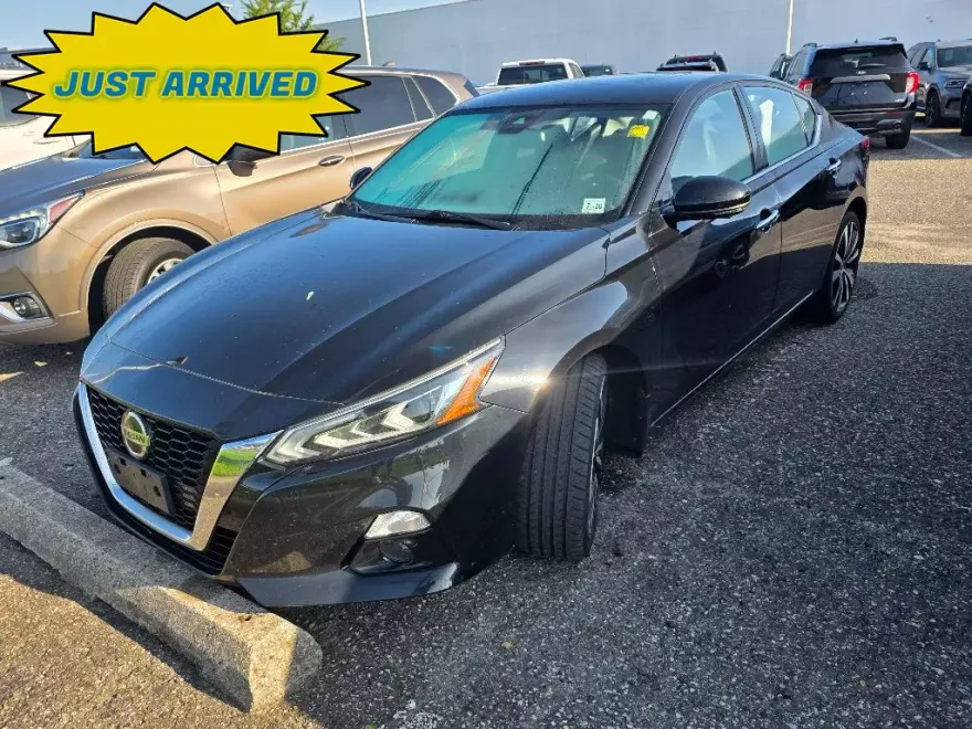 2021 Nissan Altima 2.5 Platinum photo 1