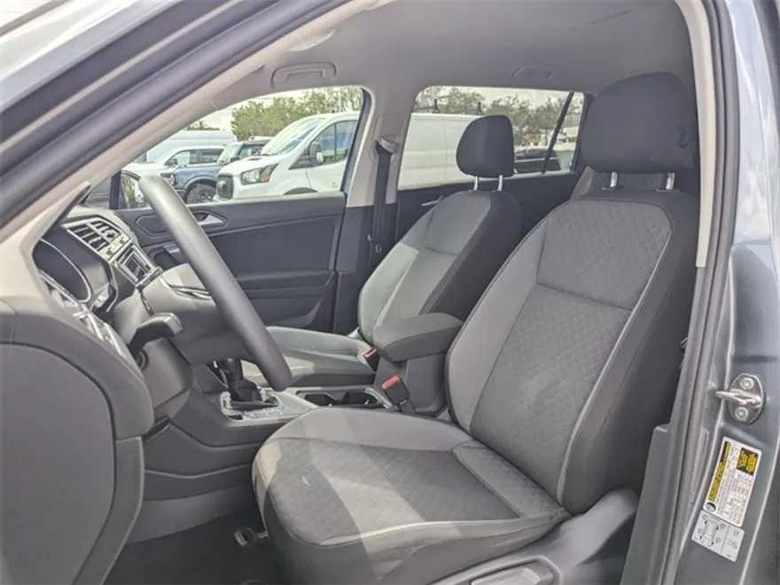 2019 Volkswagen Tiguan S photo 1
