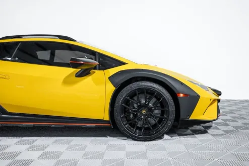 2023 Lamborghini Huracan Sterrato Base photo 3